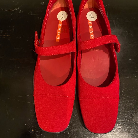 PRADA NWT VINTAGE MARYJANE RED FABRIC Size-7.5 - Picture 4 of 10